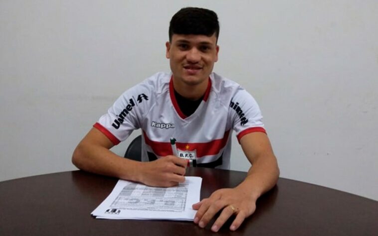 FECHADO - O Botafogo tem o primeiro jogador confirmado para a próxima temporada. Ainda vivendo a indefinição sobre se continuará ou não na primeira divisão do Campeonato Brasileiro, o clube de General Severiano fechou um pré-contrato com Ronald, do xará Botafogo de Ribeirão Preto. A notícia foi dada primeiramente pelo "Esporte News Mundo" e confirmada pelo LANCE!.