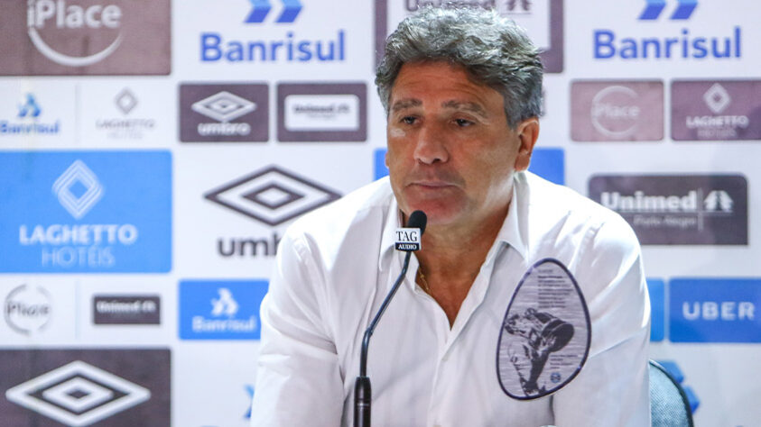 ESQUENTOU - Na despedida do Grêmio do Brasileirão não teve Renato Gaúcho. Focado na decisão da Copa do Brasil, o treinador ficou em Porto Alegre com os jogadores titulares e viu o seu auxiliar, Alexandre Mendes, conduzir o time misto.  Na coletiva de imprensa, o resultado negativo ficou em segundo plano e o tema principal foi a permanência de Portaluppi.  ‘Não conversei sobre isso com o Renato, mas o desejo com certeza é de ficar. Estamos há quatro anos e meio na equipe, e todo ano nós carimbamos um título. Somos felizes no clube, porque somos muito bem tratados pela diretoria e pelo grupo de jogadores, então desejo nosso é permanecer. Os detalhes de acerto ou não é uma situação que acredito que vá ocorrer com certeza, mas estamos muito felizes aqui e a intenção é permanecer’, afirmou.