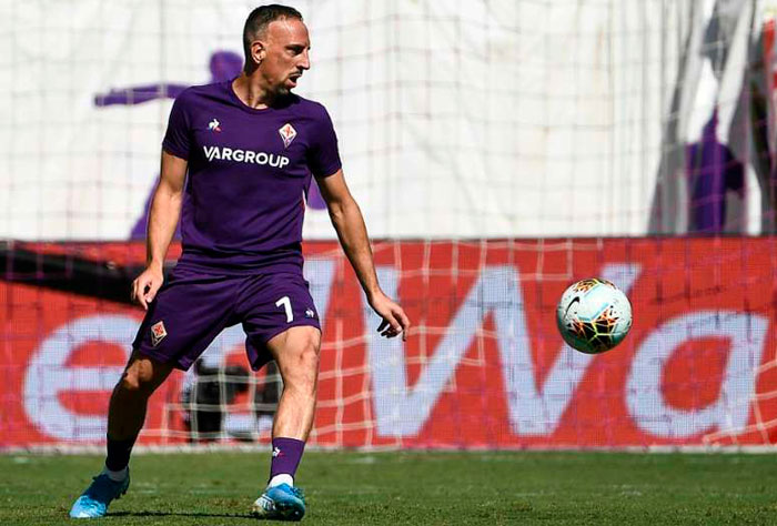 O experiente jogador Franck Ribery, de 37 anos, também tem contrato com a Fiorentina somente até junho desse ano.