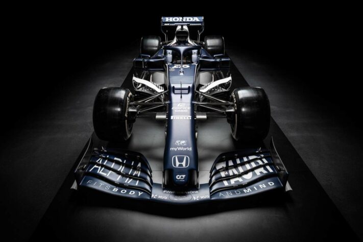 O carro possui nova pintura, com mais azul e apenas alguns detalhes em branco