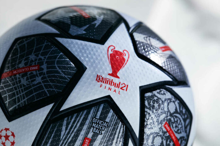 GALERIA: A bola Finale Istanbul 21, versão especial da Starball que será usada na reta final da Champions 2020/2021