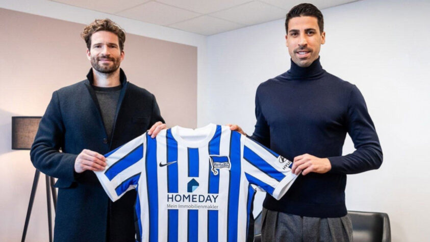 FECHADO - O volante Sami Khedira foi anunciado pelo Hertha Berlin, da Alemanha, após rescindir seu contrato com a Juventus, onde atuava desde 2015. De acordo com a imprensa alemã, o vínculo será até o fim da atual temporada com o time da capital.