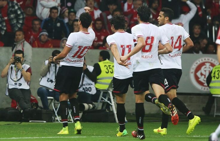 Brasileirão 2014 - Com nomes estrelados como o de Kaká, o São Paulo terminou o Brasileirão de 2014 na segunda colocação. O campeão daquela edição foi o Cruzeiro, que já havia levado a taça em 2013. 