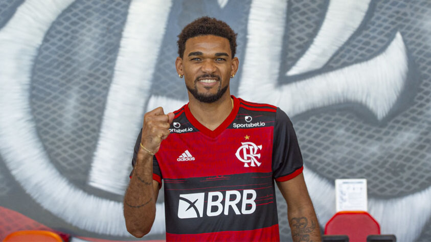 Bruno Viana ganhou oportunidades no time titular, mas não agradou os rubro-negros após algumas falhas, principalmente no posicionamento.