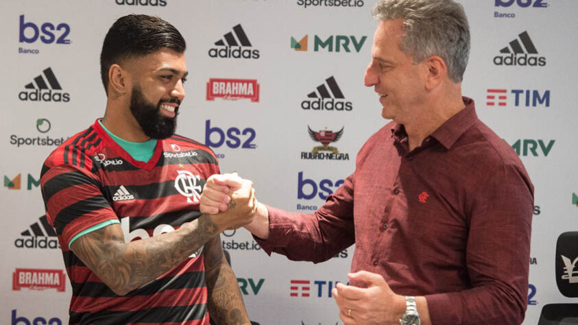 O Flamengo iniciou 2023 dando um presente para a Nação: o retorno de Gerson, meia que fez história no clube entre 2019 e 2021. Primeiro reforço da temporada, o Coringa é a 30ª contratação da gestão de Rodolfo Landim, que assumiu a presidência em janeiro de 2019. Confira todos nomes na galeria!