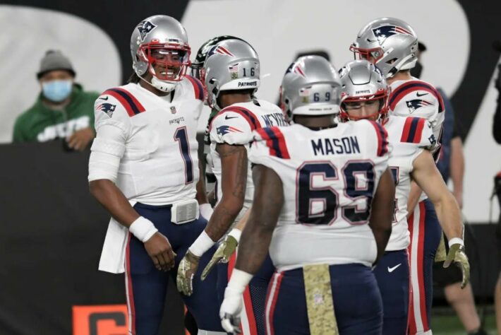 8. Shaq Mason (New England Patriots):	Um dos guards mais subestimados da NFL, nunca tendo sido nomeado a um Pro Bowl, Shaq Mason chega à lista também por sua consistência. Com quatro notas acima de 80 no índice do PFF nas últimas cinco temporadas, o right guard dos Patriots se destaca principalmente nos bloqueios para o jogo terrestre.