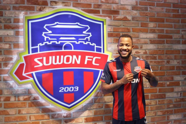 FECHADO - O atacante Victor Andrade está de casa nova para a temporada de 2021. Após defender as cores do Goiás em 2020, o brasileiro acertou sua ida para o Suwon FC, da Coreia do Sul, e irá disputar a primeira divisão sul-coreana neste ano.