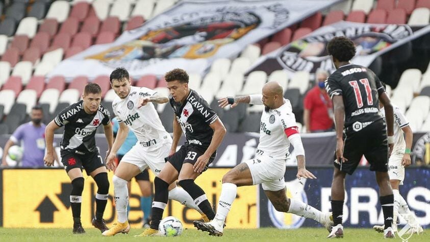 Vasco 0 x 1 Palmeiras - 8/11/2020 - Luiz Adriano bateu um pênalti, Fernando Miguel defendeu, mas o próprio centroavante fez o gol no rebote.