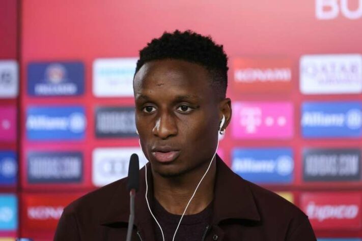 Bouna Sarr (lateral-direito)