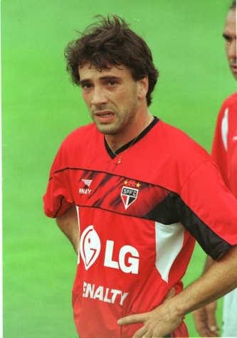 Horacio Ameli - O zagueiro jogou no São Paulo em 2001. Fez 15 jogos em marcou um gol durante sua trajetória no Tricolor. 