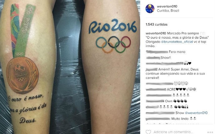 O goleiro Weverton, atualmente também no Palmeiras, foi outro jogador a tatuar a medalha de ouro da Rio-2016.