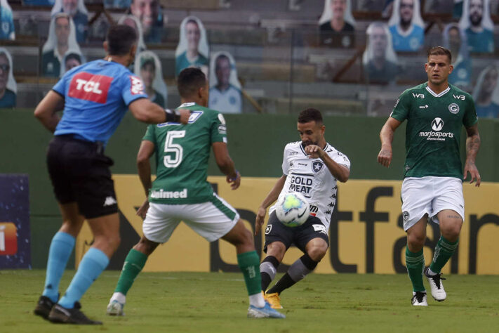O Botafogo foi derrotado pelo Goiás por 2 a 0 neste sábado, 13, no estádio da Serrinha, em partida válida pela 36ª rodada do Campeonato Brasileiro. Os gols da partida foram marcados por Fernandão e Rafael Moura. Confira as notas.