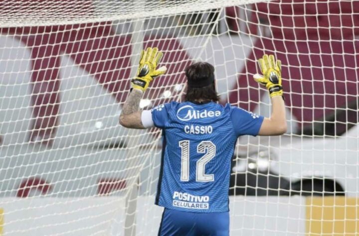 CÁSSIO: terceiro goleiro na Copa do Mundo de 2018, Cássio segue no Corinthians, mas perdeu espaço na Seleção e não vem sendo chamado por Tite nas últimas convocações.