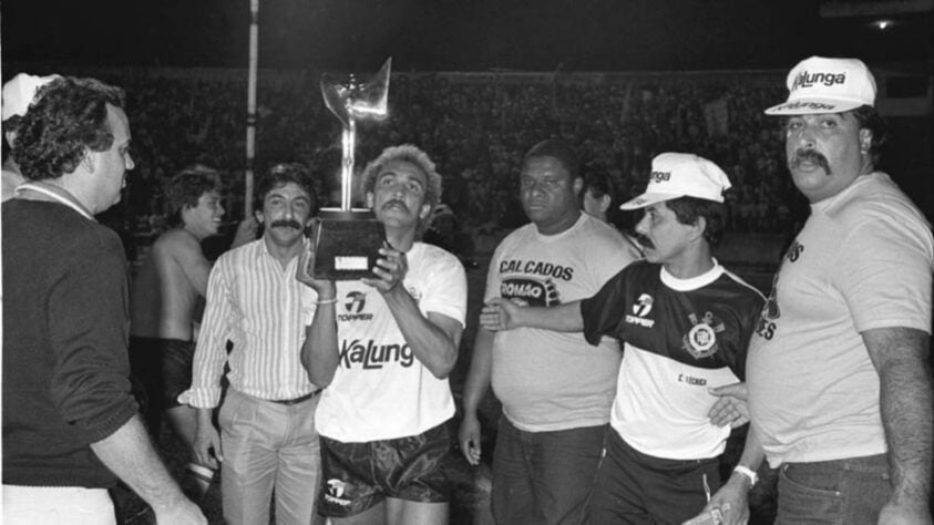 Em 1988, o Palmeiras ajudou o Corinthians a chegar na final e mais tarde vir a ser campeão. Isso porque o Paulistão estava no seu quadrangular das semifinais e caso o Palestra ganhasse do São Paulo, a vaga da final ficava com o Corinthians e foi o que aconteceu.