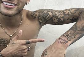Neymar tem uma tatuagem da conquista do ouro olímpico, conquistado no Maracanã, em 2016.