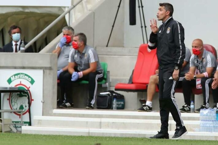 ESQUENTOU - O Corinthians definiu que o português Bruno Lage é o preferido para assumir o comando técnico do time, após a saída de Vítor Pereira. A decisão aconteceu depois do presidente Duílio Monteiro Alves e outros membros do departamento de futebol analisarem alguns nomes junto a intermediários, sendo o principal deles o empresário Kia Joorabchian. A informação sobre o interesse do Timão no técnico lusitano foi dada inicialmente pelo jornalista Marco Bello, no "PodcasTimão", e confirmada pela reportagem.