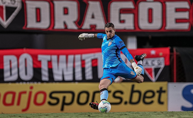 Jean - 25 anos - Atlético-GO - Goleiro - Contrato até: 28/02/2021 - Uma das principais peças do Atlético-GO, Jean foi emprestado pelo São Paulo após o caso de violência doméstica contra a própria mulher. O arqueiro voltará ao Tricolor, que busca negociá-lo.