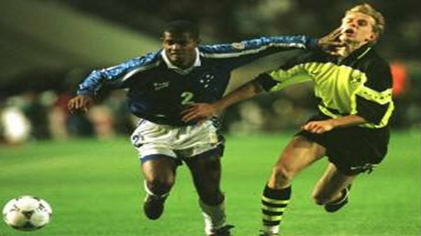 Andreas Möller - Borussia Dortmund - Mundial de Clubes 1997 - Na final da Copa Intercontinental, o Cruzeiro foi derrotado por 2 a 0 pelo Borussia Dortmund. Apesar de não ter marcado nenhum dos gols, o meia e capitão Andreas Möller foi eleito o melhor jogador da partida.