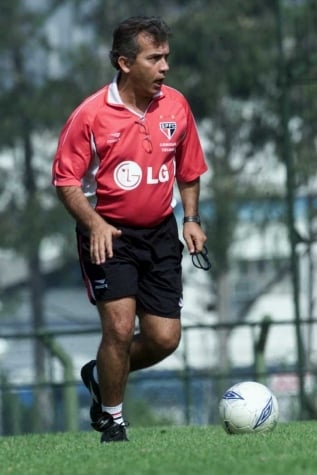 Nelsinho Baptista (2001-2002) - Fez ao todo 108 jogos, com 52 vitórias, 22 empates e 34 derrotas. Trabalhou no São Paulo também em 1998.