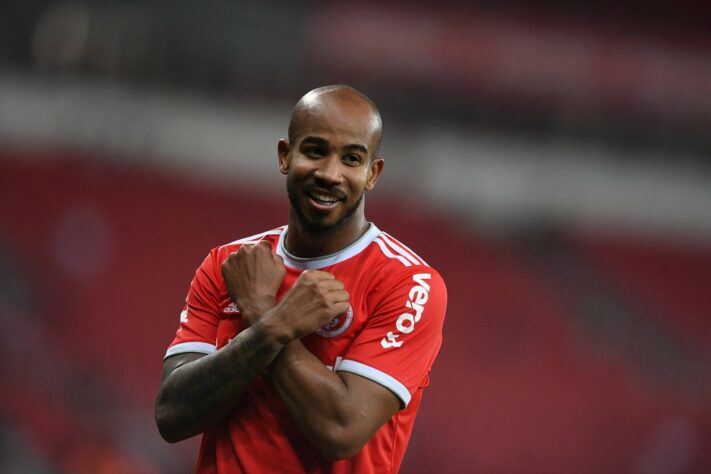 Anderson Gonçalves, do LANCE! Minas/Valinor Conteúdo: "O Internacional será o campeão. Mesmo não tendo o melhor futebol, possui mais consistência defensiva e consegue segurar melhor o resultado quando sai na frente. O duelo contra o Flamengo será vital, mas o Colorado já estará mais estável na liderança."