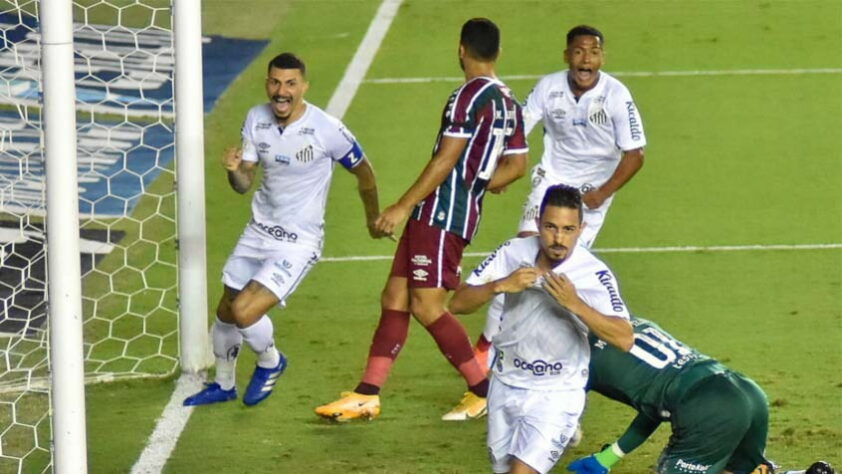 O Santos conquistou um empate importante com o Fluminense, por 1 a 1, neste domingo, em duelo da 37 rodada do Brasileirão. Sem muito brilho ofensivo, o destaque do Peixe acabou sendo o meia Jean Mota, que saiu do banco para marcar o gol santista. Confira as notas do Alvinegro Praiano no LANCE! (por Diário do Peixe) 