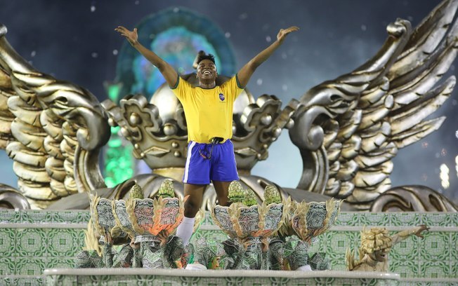 Pelé e Neymar: O Rei do Futebol e outra grande lenda recente do Santos foram lembrados pela Grande Rio, em 2016. A ideia da escola de samba carioca era homenagear a cidade de Santos - então os dois frutos do Peixe não ficaram fora.