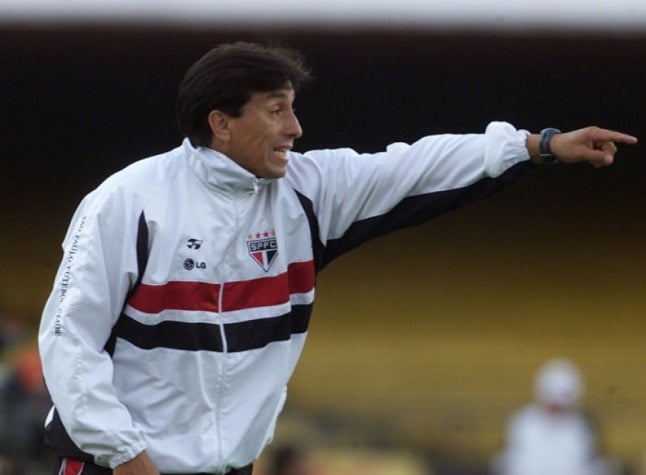 Roberto Rojas (2003) - O chileno esteve no comando do São Paulo em 52 jogos, com 28 triunfos, 13 empates e 11 derrotas. 	