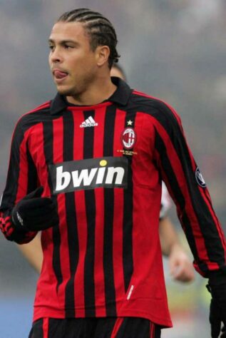 Chegou ao Milan em janeiro de 2007 e não podia disputar a Liga dos Campeões pois já havia jogado pelo Real Madrid. Assim seu foco foi total na Serie A e viu o clube ser campeão do torneio continental, porém o título não poderia ser computado para Ronaldo.