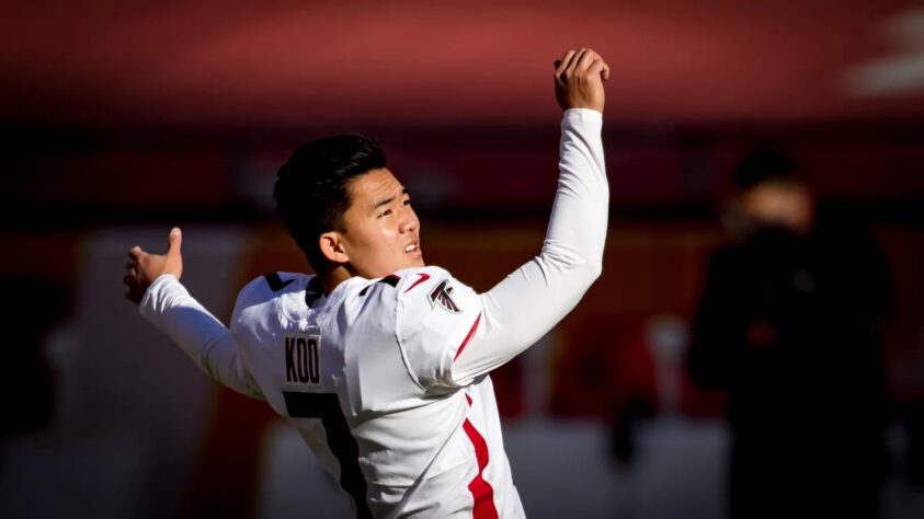 3. Younghue Koo (Atlanta Falcons): Para a alegria dos narradores e das páginas de humor da NFL, Koo vem se provando um dos melhores da liga e ainda tem uma longa carreira pela frente. Após um duro início em LA e passagem pela AAF, o coreano foi indicado para seu primeiro Pro Bowl em 2020, muito graças à incrível marca de 8/8 em chutes de 50+ jardas.