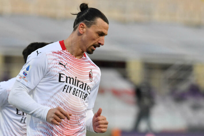 ESQUENTOU - De acordo com o jornalista Fabrizio Romano, o Milan está muito próximo de uma renovação de contrato com Ibrahimovic. O novo vínculo se encerraria em junho de 2022.