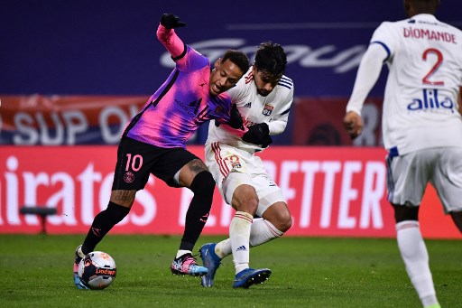 NA MÉDIA - Neymar retornou aos gramados após longo tempo afastado por lesão, mas pouco criou na vitória sobre o Lyon