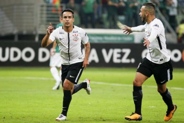 No primeiro turno do Campeonato Brasileiro, Jadson, de pênalti, e Guilherme Arana, marcaram os gols do Corinthians na vitória por 2 a 0, no Allianz Parque. 