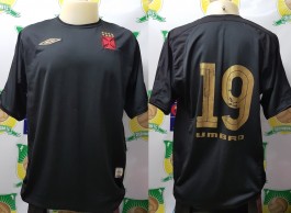 2003 - Terceiro uniforme todo preto com número dourado, fabricado pela Umbro. 