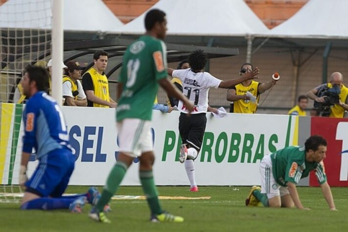 O início de um meme! Na sexta rodada do Brasileirão, o Corinthians, com o time reservas, pois estava às vésperas da final da Libertadores, saiu atrás do Dérbi, com gol marcado por Mazinho, aos três minutos de jogo, mas ainda no primeiro tempo Romarinho, recém-chegado ao Timão, marcou dois gols e virou o jogo. 