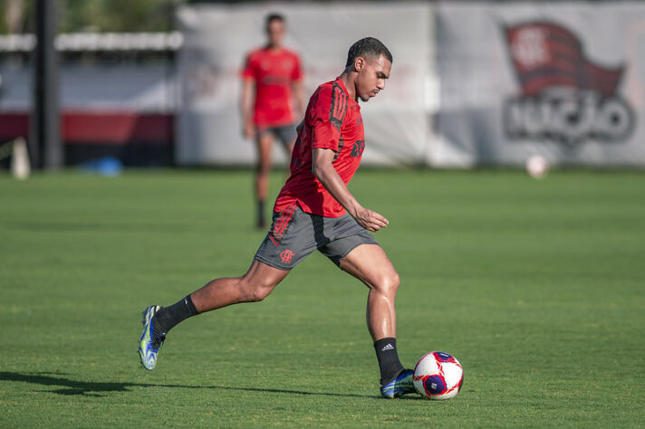 Lateral-direito - Matheuzinho (20 anos)