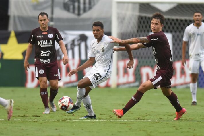 Ferroviária - Sobe: Felipe Marques fez o gol do time visitante e deu trabalho para a defesa do Santos. / Desce: Vinícius Zanocello decepcionou e saiu com um cartão amarelo.