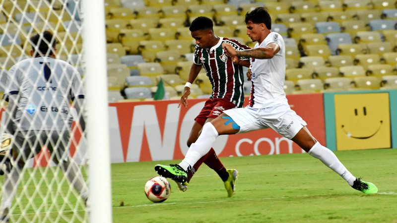 O Fluminense começou o Carioca com seu time de garotos e não foi bem, perdendo as duas primeiras. Depois, se recuperou com três vitórias seguidas e perdeu na última rodada.