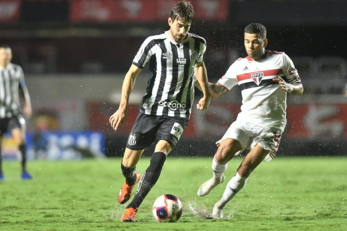 O Santos foi goleado por 4 a 0 pelo São Paulo, na noite deste sábado, pela 3ª rodada do Campeonato Paulista, em duelo no Morumbi. A defesa santista teve muitas falhas e não conseguiu segurar os adversários no segundo tempo. Confira as notas do Peixe no LANCE! (por Diário do Peixe) 