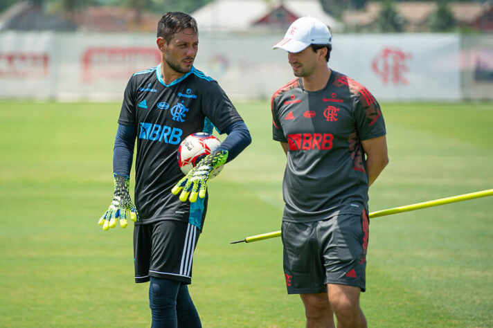 Charles Hembert, auxiliar de Ceni, também participou do treino da parte da manhã