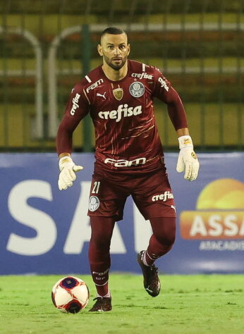 Weverton: considerados por muitos como o melhor goleiro atuando no Brasil desde a retomada do futebol em agosto de 2020, Weverton sempre se destacou em defesas de pênaltis e decidiu algumas disputas para o Palmeiras, além de quase sempre pegar alguma cobrança.