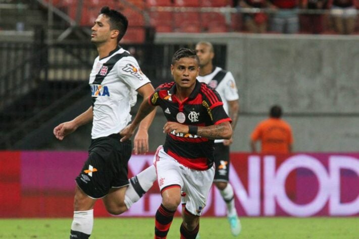 Em 2016, Vasco e Flamengo se enfrentaram na semifinal do Campeonato Carioca. Na época, o Banco Caixa era patrocinador master da camisa das duas equipes.