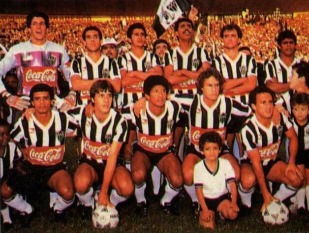 A Coca-Cola também conseguiu patrocinar os rivais mineiros simultaneamente, durante sete anos.