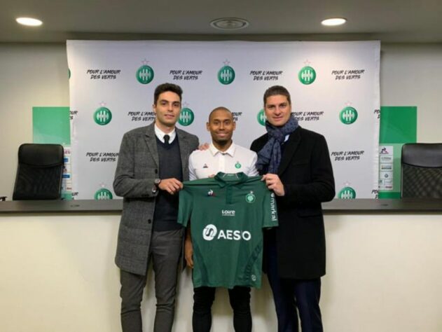 O lateral-esquerdo Gabriel Silva foi revelado pelo Palmeiras, em 2010. No ano seguinte, foi vendido para a Udinese. Rodou por clubes europeus, mas está no Saint-Étienne, da França, desde 2017.