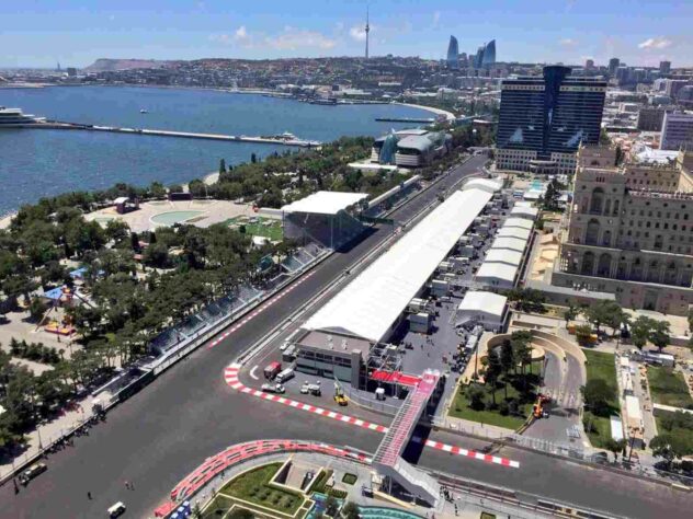 Data: 28 a 30 de abril - Na cidade de Baku, no Azerbaijão, aconteceu a quarta corrida do ano, no circuito urbano de Baku. A prova foi vencida por Sérgio Pérez, da Red Bull.