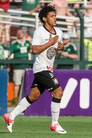 Romarinho voltou a mostrar as suas garras contra o Verdão, na 25ª rodada do Brasileirão, no estádio do Pacaembu, quando o Timão venceu por 2 a 0. Paulinho anotou o segundo dos corintianos, no ano em que o seu arquirrival foi rebaixado pela segunda vez na segunda divisão.