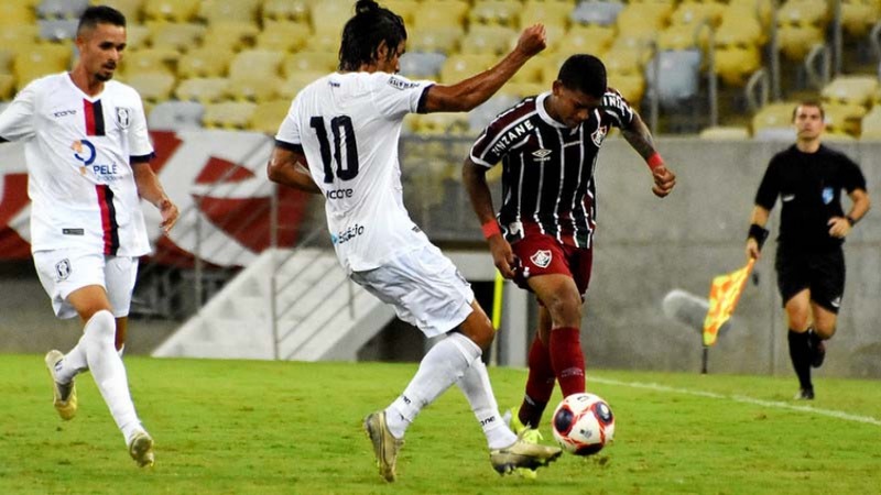 Resende - Sobe: Jefferson Ruan fez uma linda jogada e marcou o gol da vitória do Resende no final da partida. / Desce: Bateu cabeça: A defesa deu muito espaço aos jogadores mais velozes do Fluminense e falhou em diversos momentos do jogo.