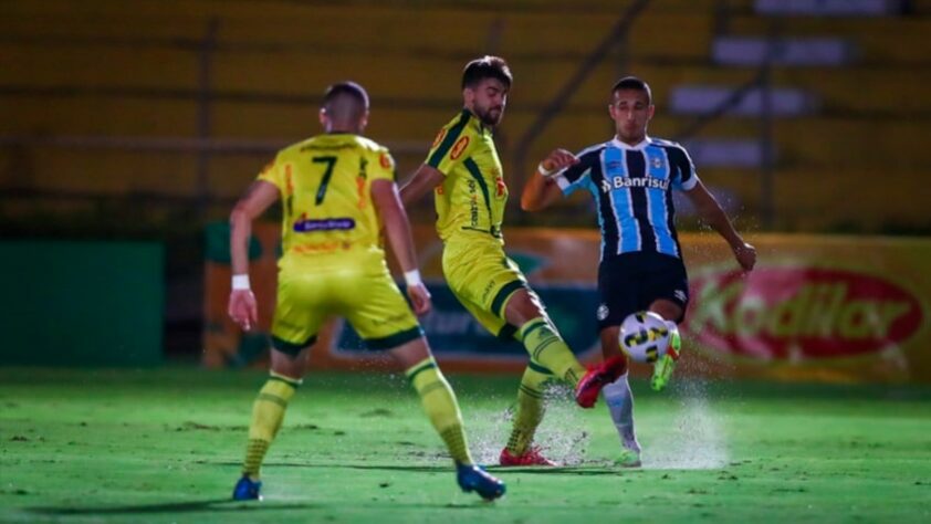 Em partida da primeira fase da Copa do Brasil de 2022, em um jogo frenético, com direito a duas viradas, o Mirassol eliminou o Grêmio ao vencer pelo placar de 3 a 2, no Estádio Municipal de Mirassol. O Mirassol é da Série C. O Grêmio, apesar de estar na Série B, tem folha salarial maior e a tradição de ser cinco vezes campeão da Copa do Brasil.