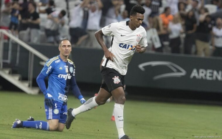 No ano do centenário do Dérbi, o Corinthians venceu todos os encontros com o Palmeiras. E o primeiro já começou daquele jeito. Primeiro, com a expulsão errada de Gabriel, que tomou o segundo amarelo por uma falta que não cometeu, ainda no primeiro tempo. O Verdão massacrou o adversário, em seu campo de ataque, mas em uma estocada do Timão nos minutos finais da partida, Jô fez o gol da vitória corintiana. 