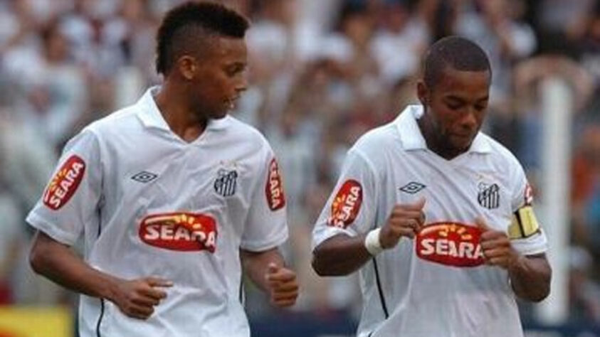 André (Santos) - Ao lado de Ganso, Robinho e Neymar, André teve ótimo início de carreira no Santos. Foi para a Europa e não reproduziu o mesmo sucesso. Voltou ao Brasil e passou por diversos clubes. Atualmente, está na Turquia, no Gaziantep FK.