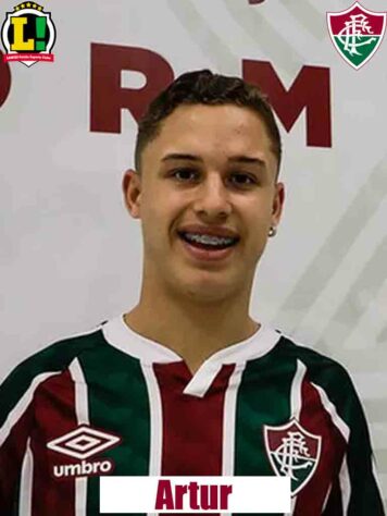 Arthur - 5,5 - O jogador mais jovem a estrear com a camisa do Fluminense, não teve tempo para mostrar serviço. Correu bastante, demonstrou entrega, mas viu o Resende virar a partida no fim. 